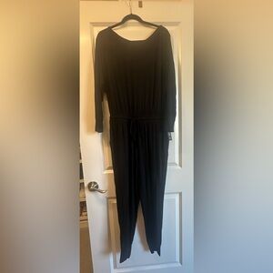 Express woman’s black cotton jumper